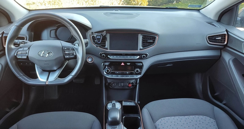 Hyundai IONIQ cena 58900 przebieg: 172500, rok produkcji 2017 z Kołobrzeg małe 562